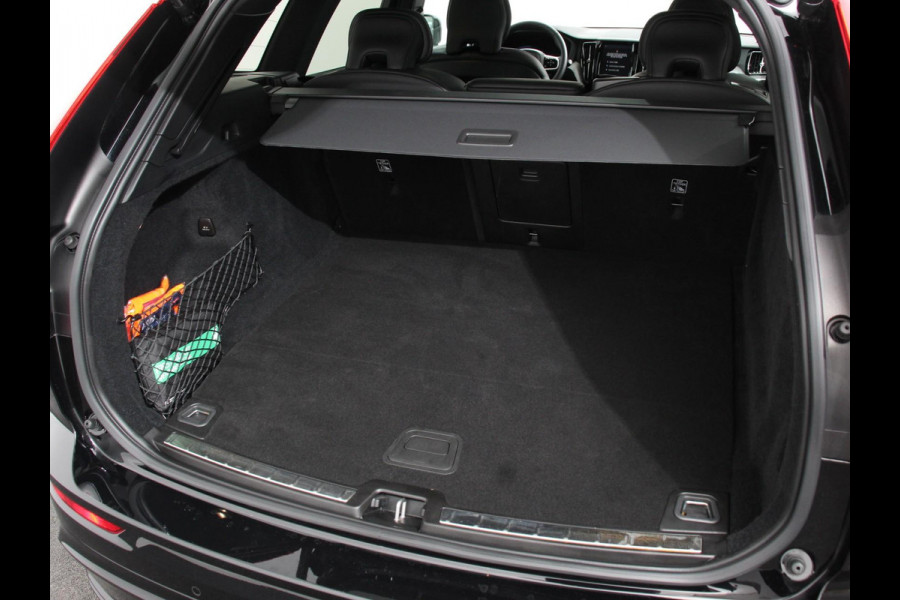 Volvo XC60 2.0 T6 Plug-in hybrid AWD Plus Black Edition Climate control | Adaptieve cruise control | Panorama dak | Stoel verwarming | Stuur verwarming | Navigatie | Camera | LED | Apple Carplay/ Android Auto