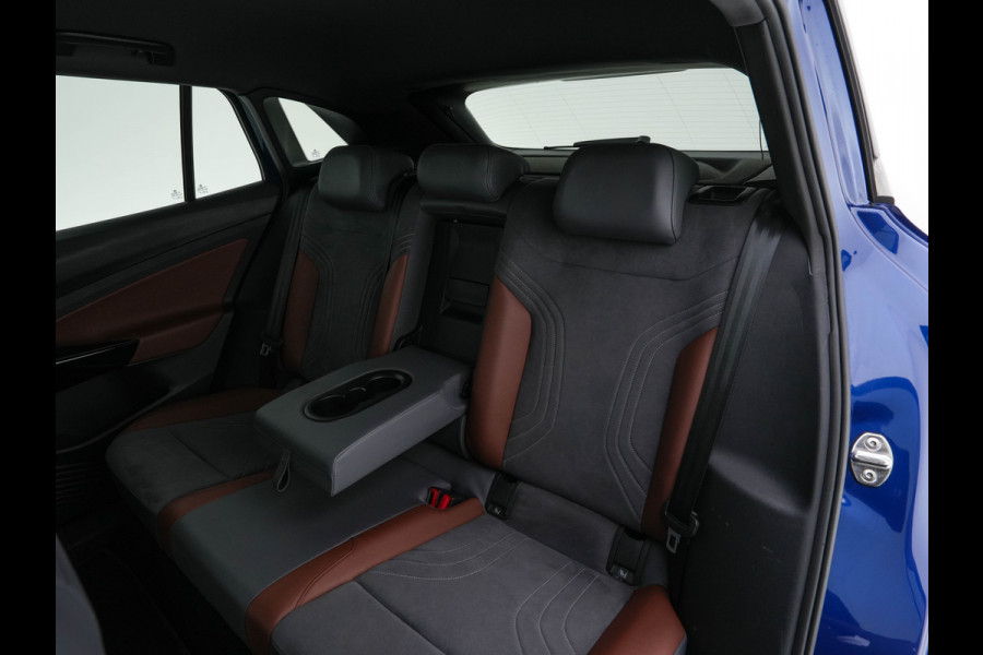 Volkswagen ID.4 First 77 kWh [ 3-Fase-11kW ] {SOH-83%} (INCL-BTW) *LEATHER-MICROFIBRE | FULL-LED | CRUISE | HEATED-COMFORTSEATS | DIGI-COCKPIT | AMBIENTLIGHT | NAVI-FULLMAP | PDC | TOWBAR | PRIVACY-GLASS | CAMERA | 20''ALU*