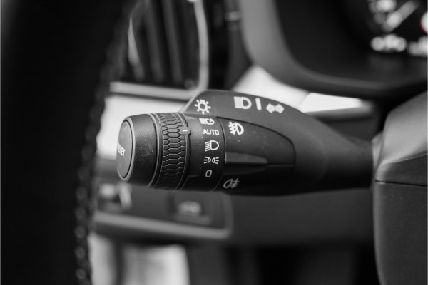 Volvo XC60 2.0 T5 AWD R-Design Pano Stoel & Stuurverw H/K Trekhaak 21"