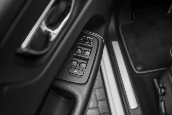 Volvo XC60 2.0 T5 AWD R-Design Pano Stoel & Stuurverw H/K Trekhaak 21"