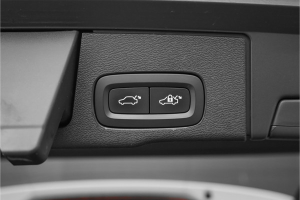 Volvo XC60 2.0 T5 AWD R-Design Pano Stoel & Stuurverw H/K Trekhaak 21"