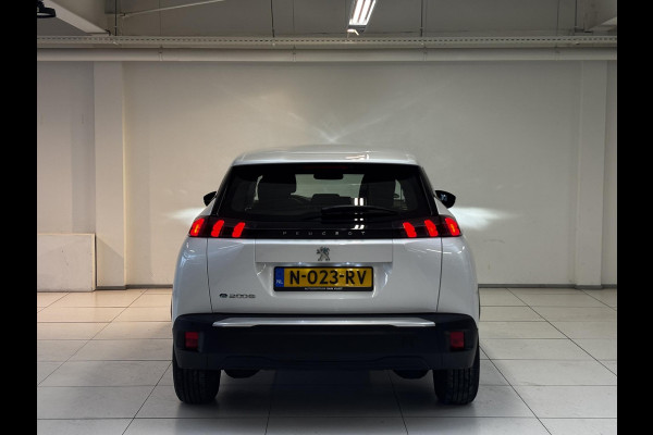 Peugeot e-2008 EV Active Pack 50 kWh SOH 92,2% |Navigatie | Parkeersensoren achter | Cruise control
