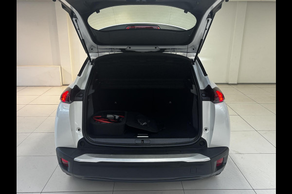 Peugeot e-2008 EV Active Pack 50 kWh SOH 92,2% |Navigatie | Parkeersensoren achter | Cruise control