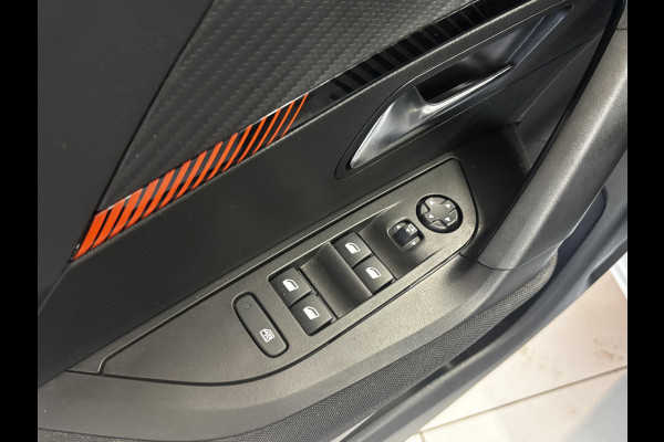 Peugeot e-2008 EV Active Pack 50 kWh SOH 92,2% |Navigatie | Parkeersensoren achter | Cruise control