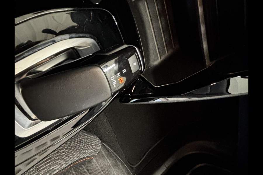 Peugeot e-2008 EV Active Pack 50 kWh SOH 92,2% |Navigatie | Parkeersensoren achter | Cruise control