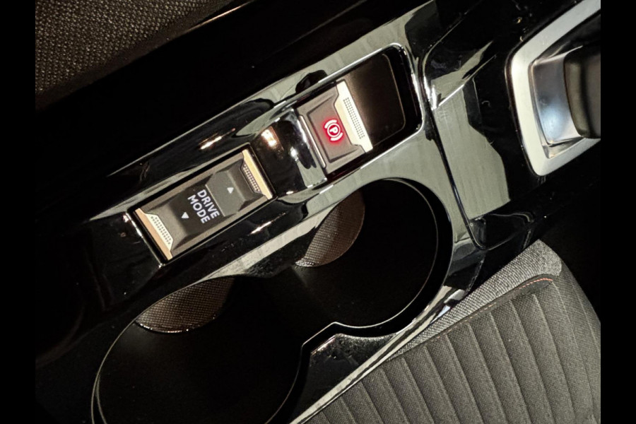 Peugeot e-2008 EV Active Pack 50 kWh SOH 92,2% |Navigatie | Parkeersensoren achter | Cruise control