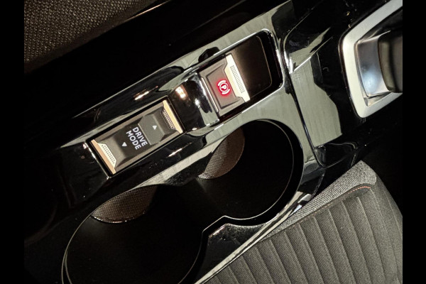 Peugeot e-2008 EV Active Pack 50 kWh SOH 92,2% |Navigatie | Parkeersensoren achter | Cruise control