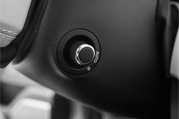 Land Rover Range Rover Velar 3.0 V6 AWD First Edition Pano Leder 22"