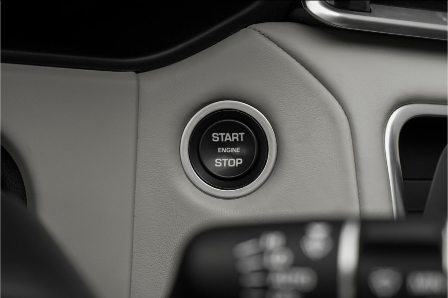 Land Rover Range Rover Velar 3.0 V6 AWD First Edition Pano Leder 22"