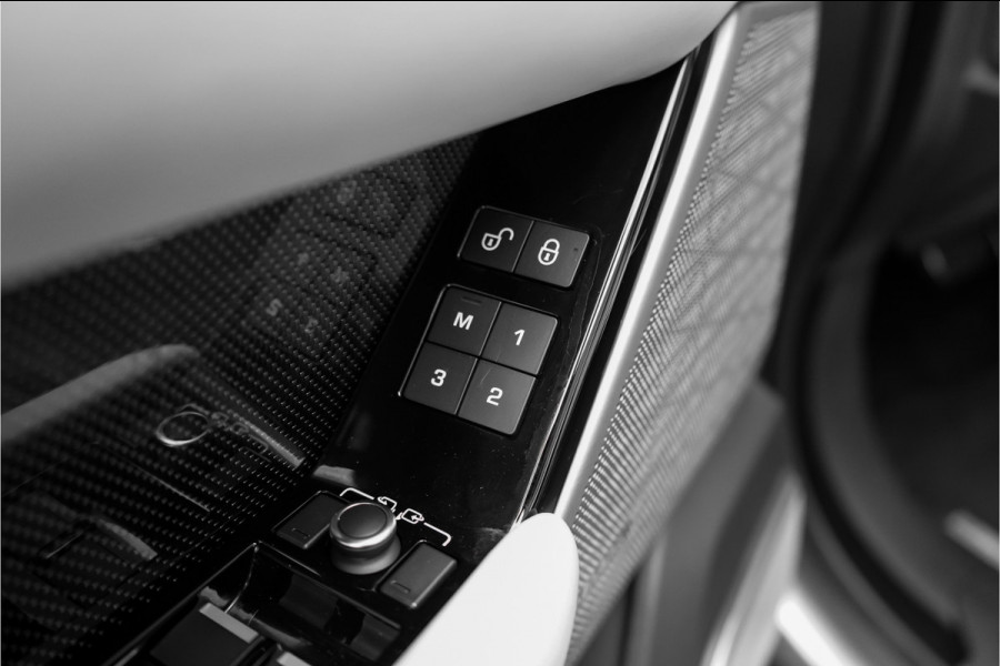 Land Rover Range Rover Velar 3.0 V6 AWD First Edition Pano Leder 22"