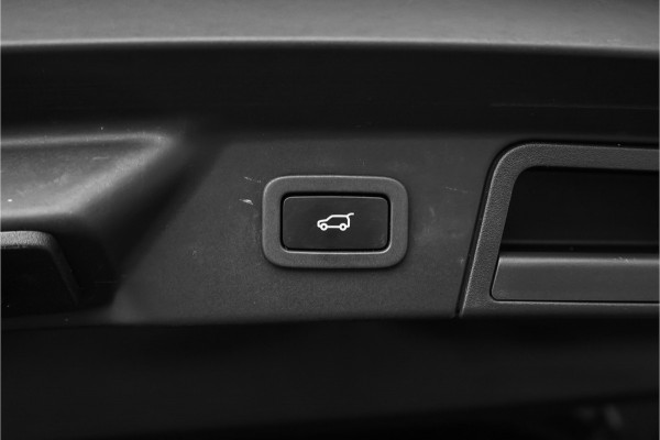 Land Rover Range Rover Velar 3.0 V6 AWD First Edition Pano Leder 22"