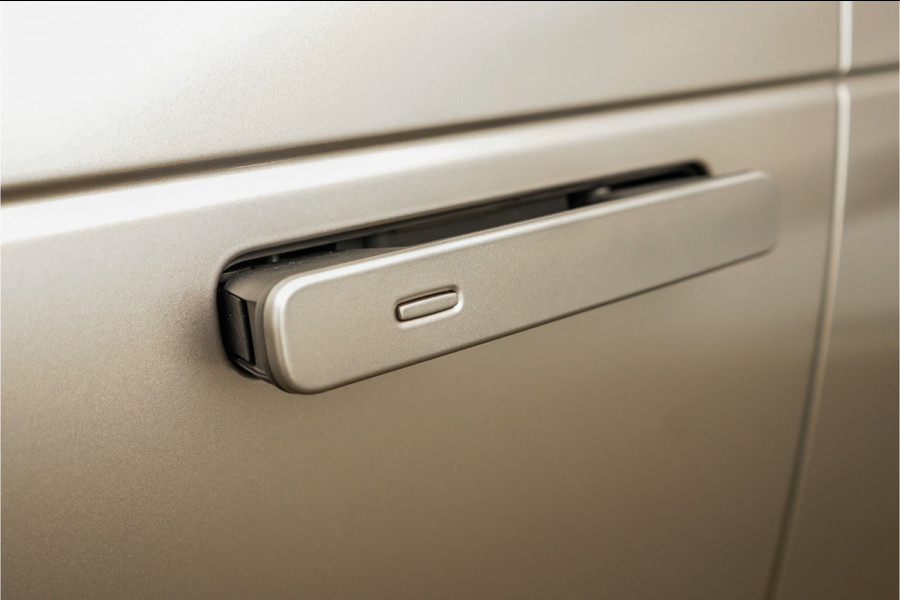 Land Rover Range Rover Velar 3.0 V6 AWD First Edition Pano Leder 22"