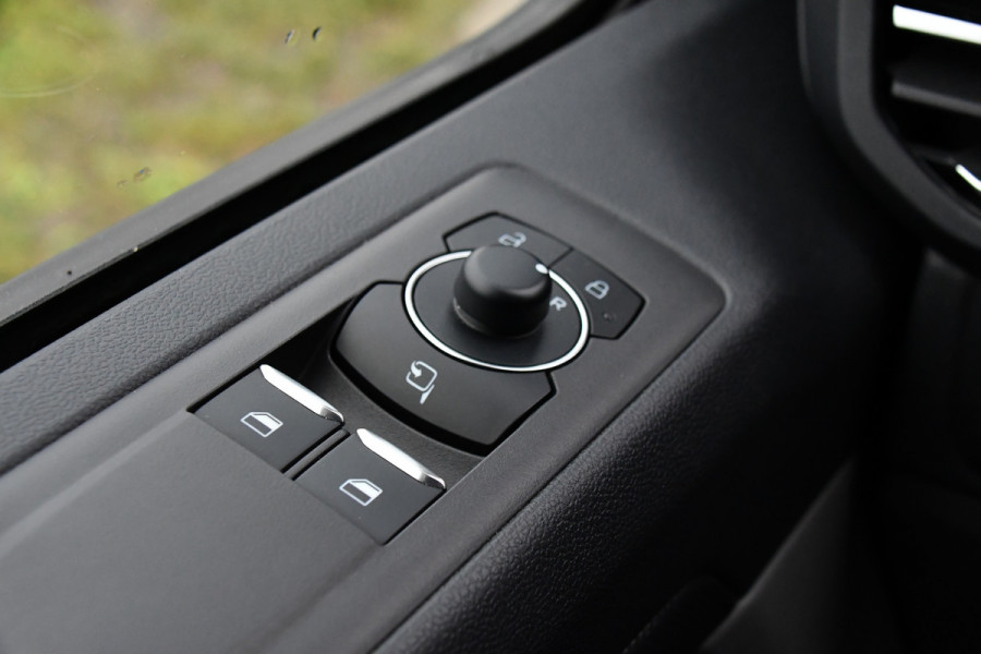 Ford Transit Custom 300 2.0 TDCI L2H1 Limited DC PB Edition Virtual, Cruise, Carplay, 2 x Schuifdeur, LED, 136pk, Automaat, Stuurverwarming, Stoelverwarming, Uniek!