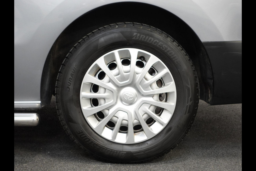 Toyota Proace Shuttle 1.5 D-4D Navigator Long L3H1 |9 Persoons | Navigatie | Parkeersensoren | Carplay | Cruise Control | DAB |