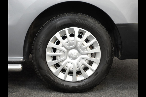 Toyota Proace Shuttle 1.5 D-4D Navigator Long L3H1 |9 Persoons | Navigatie | Parkeersensoren | Carplay | Cruise Control | DAB |