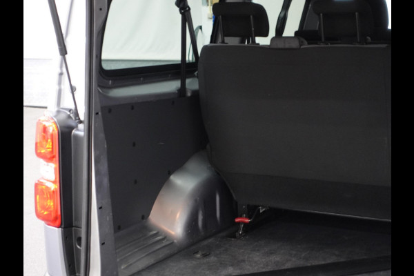 Toyota Proace Shuttle 1.5 D-4D Navigator Long L3H1 |9 Persoons | Navigatie | Parkeersensoren | Carplay | Cruise Control | DAB |