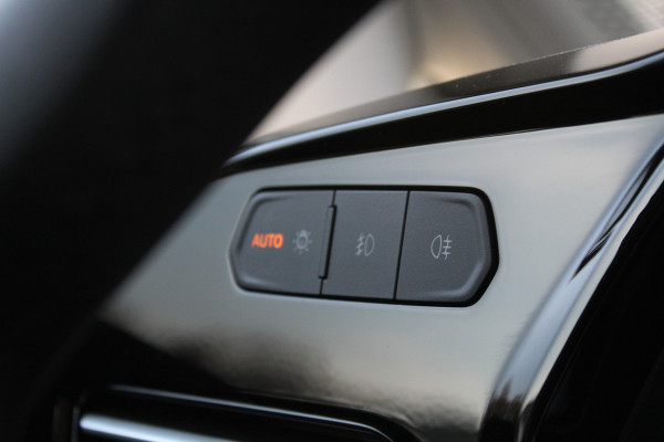 Ford Transit Connect 2.0 EcoBlue L2 Limited 123pk - Automaat - Keyless - ACC - Blindspot - Carplay/Android - Rijklaar