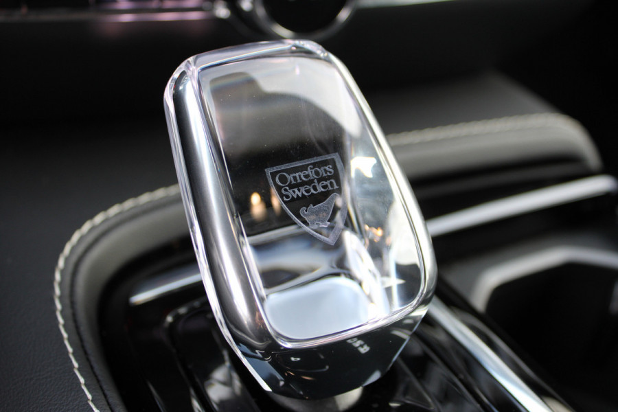 Volvo V60 2.0 T6 Plug-in hybrid AWD Plus Dark SOH 96% | Leder | Pilot Assist | Winter Pack