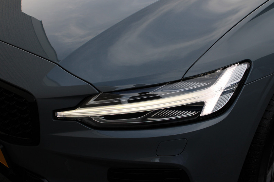 Volvo V60 2.0 T6 Plug-in hybrid AWD Plus Dark SOH 96% | Leder | Pilot Assist | Winter Pack