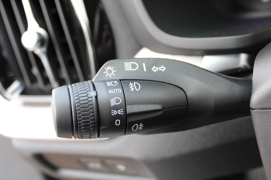 Volvo V60 2.0 T6 Plug-in hybrid AWD Plus Dark SOH 96% | Leder | Pilot Assist | Winter Pack