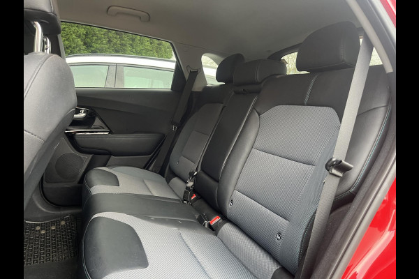 Kia e-Niro Dynamic Line 64 kWh SOH 99% | 450 km actieradius | Stuur-/& Stoelverwarming | Parkeersensoren |