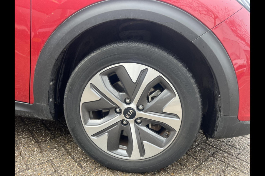 Kia e-Niro Dynamic Line 64 kWh SOH 99% | 450 km actieradius | Stuur-/& Stoelverwarming | Parkeersensoren |