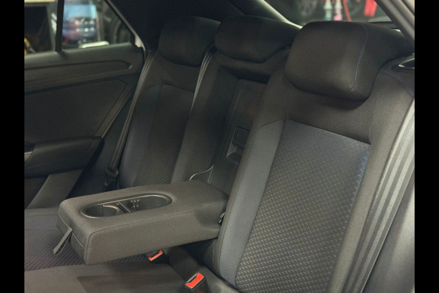 Volkswagen T-Roc 1.5 TSI Business R|PANO|STOELVER|AUT|ACC