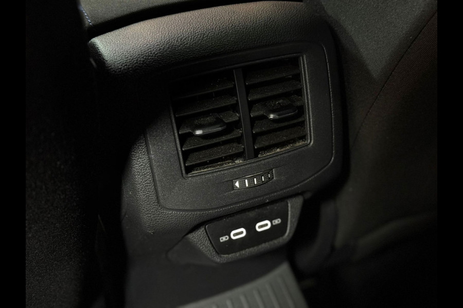 Volkswagen T-Roc 1.5 TSI Business R|PANO|STOELVER|AUT|ACC