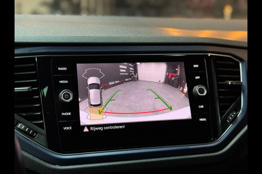 Volkswagen T-Roc 1.5 TSI Business R|PANO|STOELVER|AUT|ACC