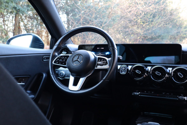 Mercedes-Benz A-Klasse 180 Business Solution | Camera | Stoelverwarming |
