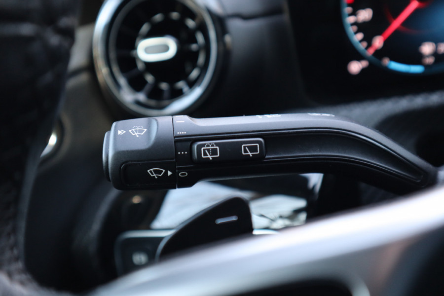 Mercedes-Benz A-Klasse 180 Business Solution | Camera | Stoelverwarming |