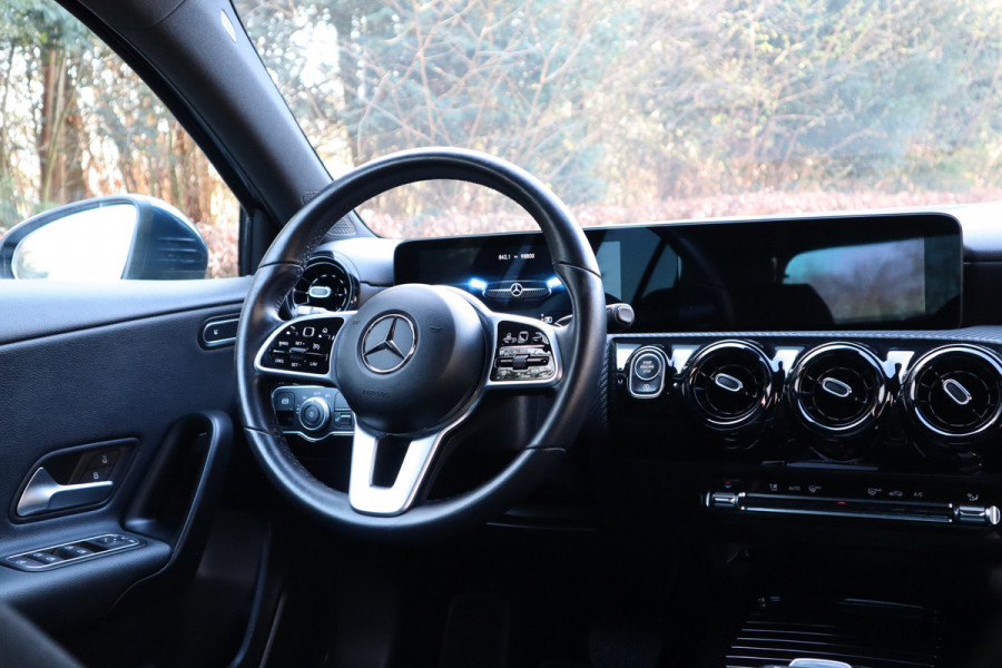 Mercedes-Benz A-Klasse 180 Business Solution | Camera | Stoelverwarming |