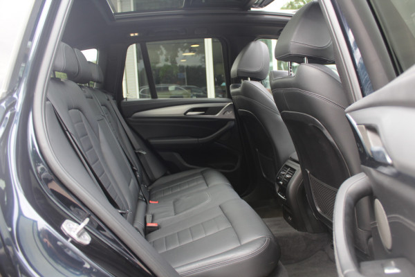 BMW iX3 High Executive 80 kWh / SoH 95.5% / Trekhaak / Panoramadak / Camera / Head-up / 20'' / Leder / Harman Kardon / Navigatie / Memory seats / Dodehoek / DAB / Stoelverwarming / Cruise Control Adaptief