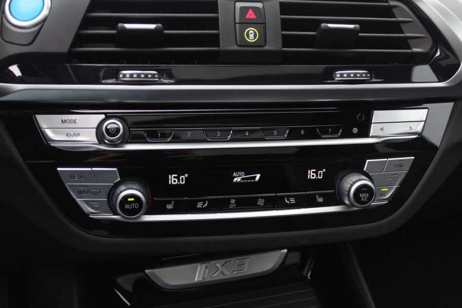 BMW iX3 High Executive 80 kWh / SoH 95.5% / Trekhaak / Panoramadak / Camera / Head-up / 20'' / Leder / Harman Kardon / Navigatie / Memory seats / Dodehoek / DAB / Stoelverwarming / Cruise Control Adaptief