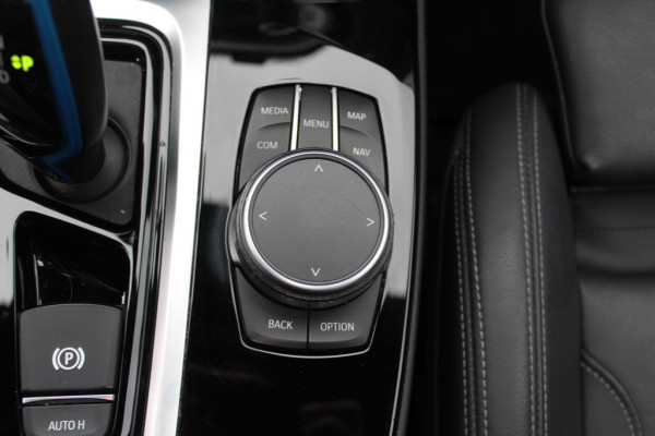 BMW iX3 High Executive 80 kWh / SoH 95.5% / Trekhaak / Panoramadak / Camera / Head-up / 20'' / Leder / Harman Kardon / Navigatie / Memory seats / Dodehoek / DAB / Stoelverwarming / Cruise Control Adaptief