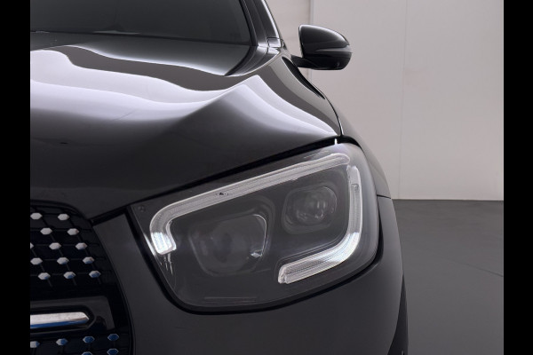 Mercedes-Benz GLC 300e AMG // Headup // Luchtvering // Memory // Burmester // 360 Camera // Distronic // Rijassistentie pakket // Keyless // Sfeer