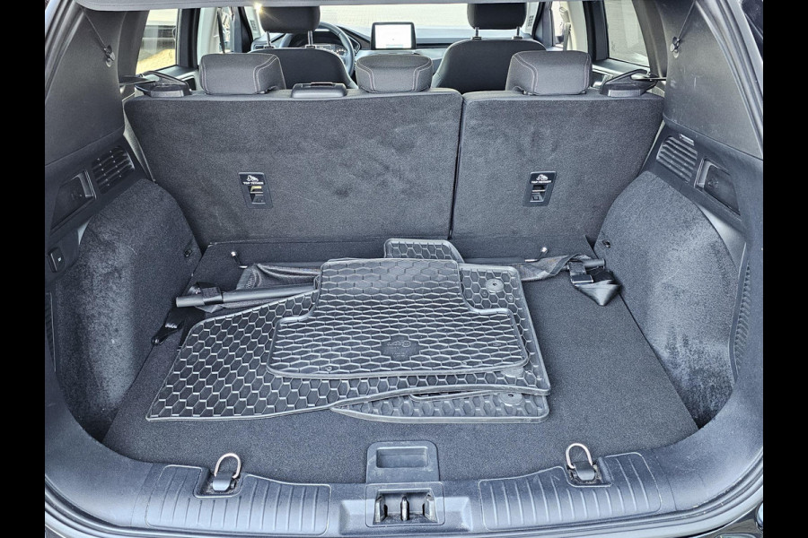 Ford Kuga 2.5 PHEV Titanium 225 pk | Winterpack | Head up display | PDC v + a | Lane assist | All-seasons banden