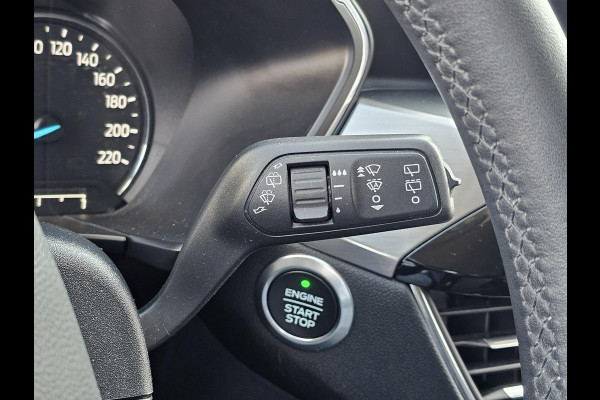 Ford Kuga 2.5 PHEV Titanium 225 pk | Winterpack | Head up display | PDC v + a | Lane assist | All-seasons banden
