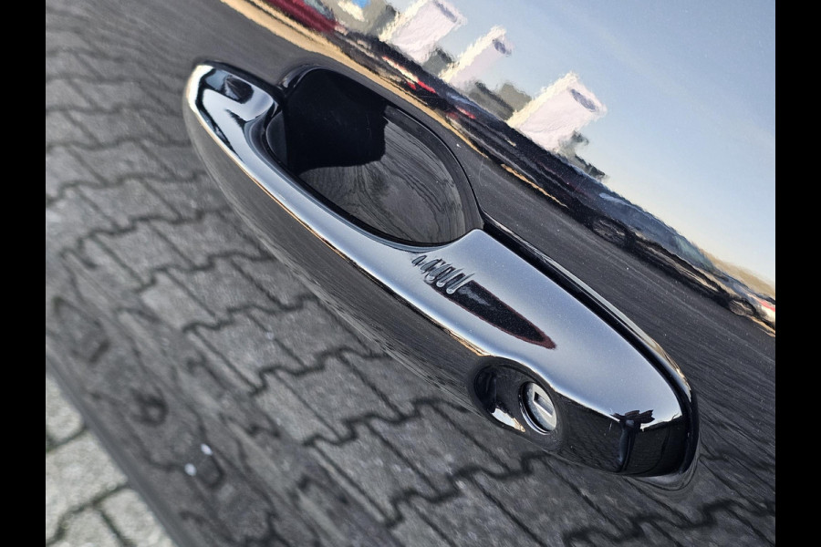 Ford Kuga 2.5 PHEV Titanium 225 pk | Winterpack | Head up display | PDC v + a | Lane assist | All-seasons banden