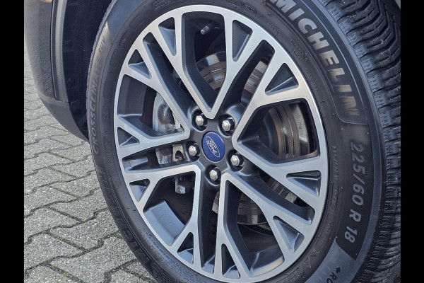 Ford Kuga 2.5 PHEV Titanium 225 pk | Winterpack | Head up display | PDC v + a | Lane assist | All-seasons banden