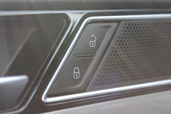 Volkswagen Passat Variant 1.4 218pk TSI PHEV GTE Business | Panoramadak | Adaptieve cruise | Stoelverwarming | Elektrische kofferklep