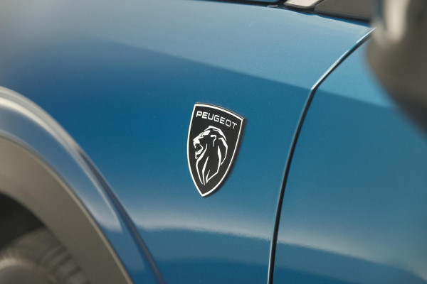 Peugeot 3008 1.2 Hybrid 136 GT | Panoramdak | 360 Camera | Stoelverwarming | Elektrische Kofferklep | Allseason Banden