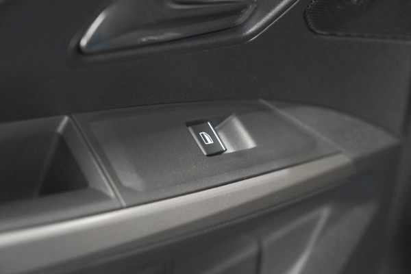 Peugeot 3008 1.2 Hybrid 136 GT | Panoramdak | 360 Camera | Stoelverwarming | Elektrische Kofferklep | Allseason Banden