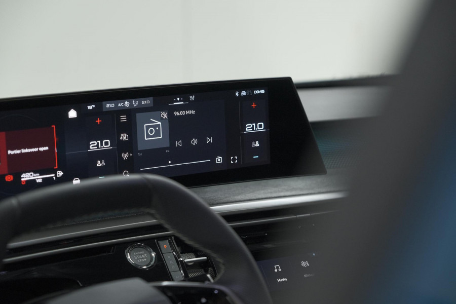 Peugeot 3008 1.2 Hybrid 136 GT | Panoramdak | 360 Camera | Stoelverwarming | Elektrische Kofferklep | Allseason Banden