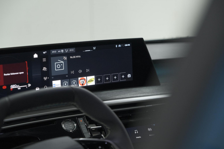 Peugeot 3008 1.2 Hybrid 136 GT | Panoramdak | 360 Camera | Stoelverwarming | Elektrische Kofferklep | Allseason Banden