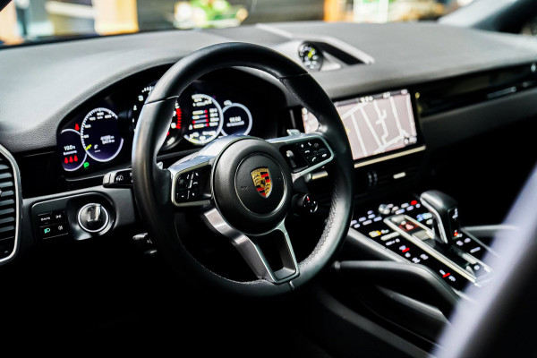 Porsche Cayenne Coupé 3.0 E-Hybrid | Luchtvering | Memory | Panorama dak