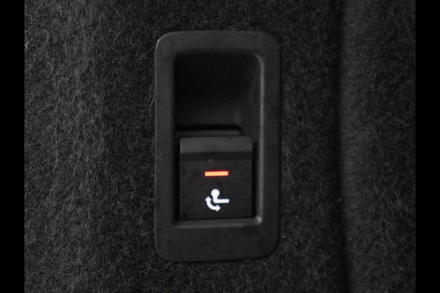 Audi A4 35 TFSI Business Edition | Leder | Stoelverwarming | Trekhaak | Adaptive cruise | Full LED | Carplay | Virtual Cockpit | Navigatie | File Assistent | Climate control | Parkeerhulp | Bluetooth