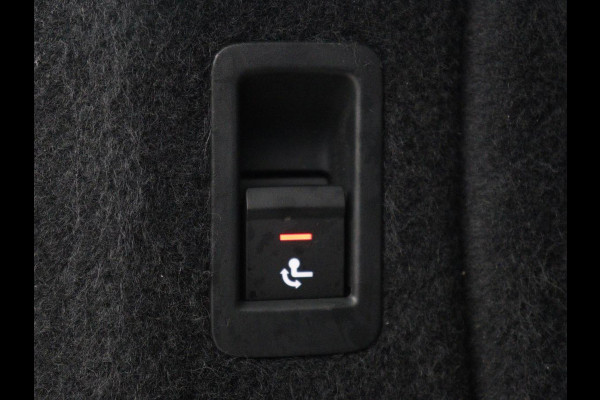 Audi A4 35 TFSI Business Edition | Leder | Stoelverwarming | Trekhaak | Adaptive cruise | Full LED | Carplay | Virtual Cockpit | Navigatie | File Assistent | Climate control | Parkeerhulp | Bluetooth