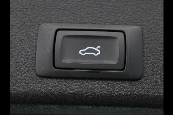 Audi A4 35 TFSI Business Edition | Leder | Stoelverwarming | Trekhaak | Adaptive cruise | Full LED | Carplay | Virtual Cockpit | Navigatie | File Assistent | Climate control | Parkeerhulp | Bluetooth