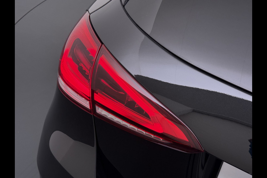 Mercedes-Benz A-Klasse 250e AMG // Panorama dak // Sfeerverlichting // Memory // MultiBeam LED // Advanced Audio // Keyless // 18" AMG Velgen // Widesc